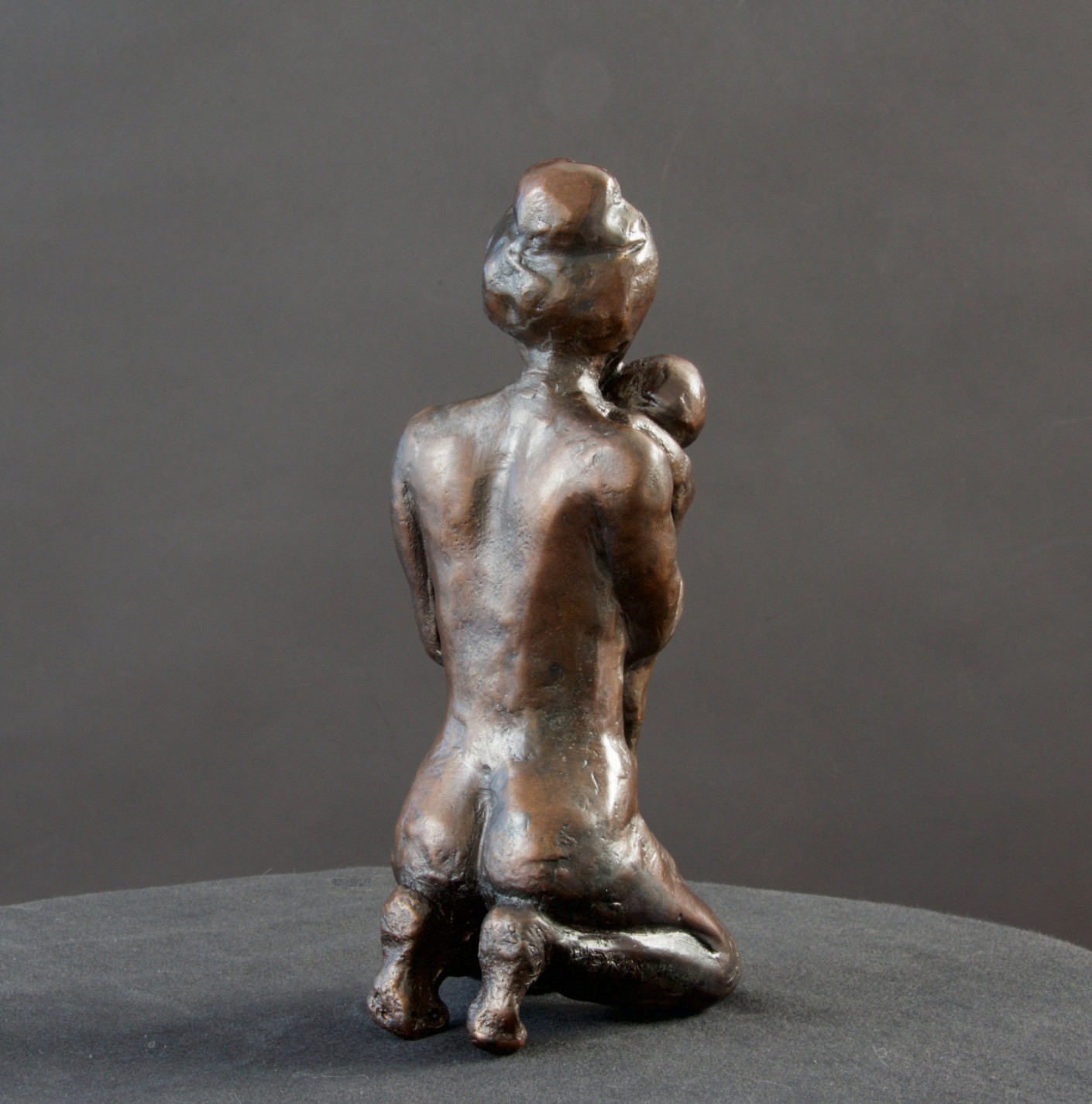 Harriet Heyman, <em>Kneeling Mother</em>. Bronze. 8x4.5x3.5 in.