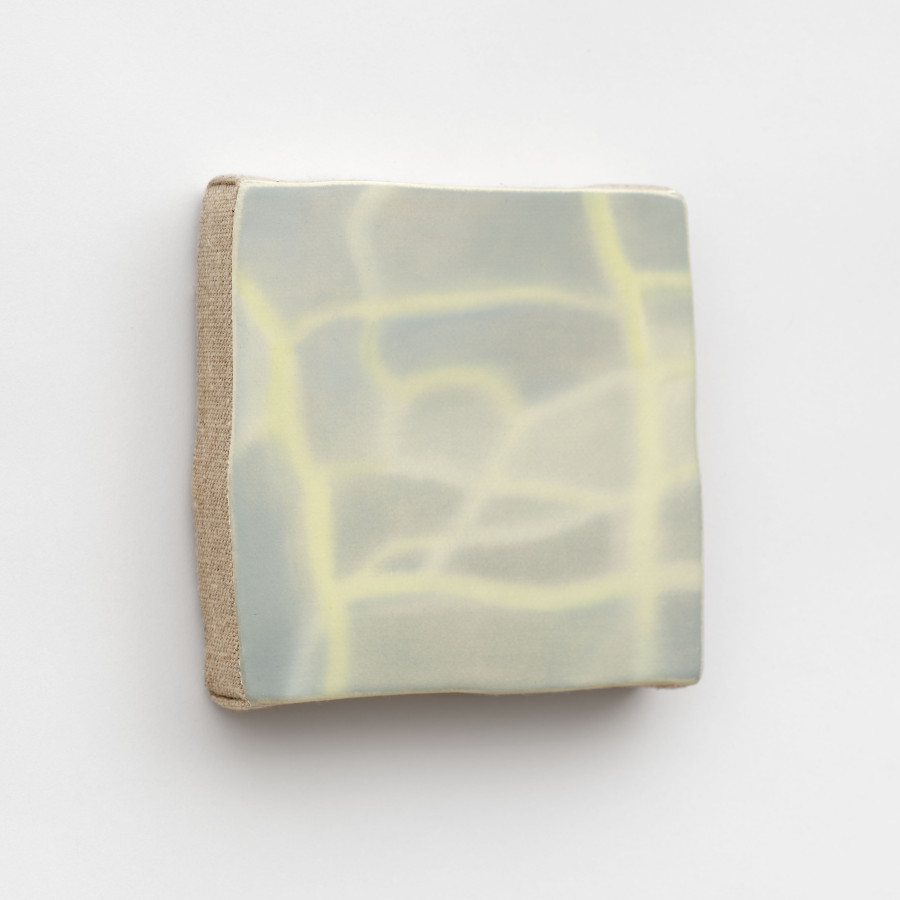 Luz Carabaño nudo, 2026 Oil on linen, stretched over shaped panel 4 x 4 inches (10.16 x 10.16 cm)