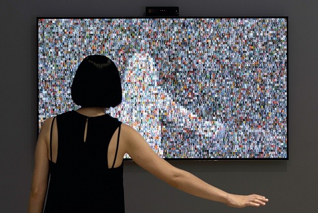 Rafael Lozano-Hemmer, 1984x1984 (2015). High resolution interactive display with built-in computerised surveillance system. Courtesy bitforms gallery.