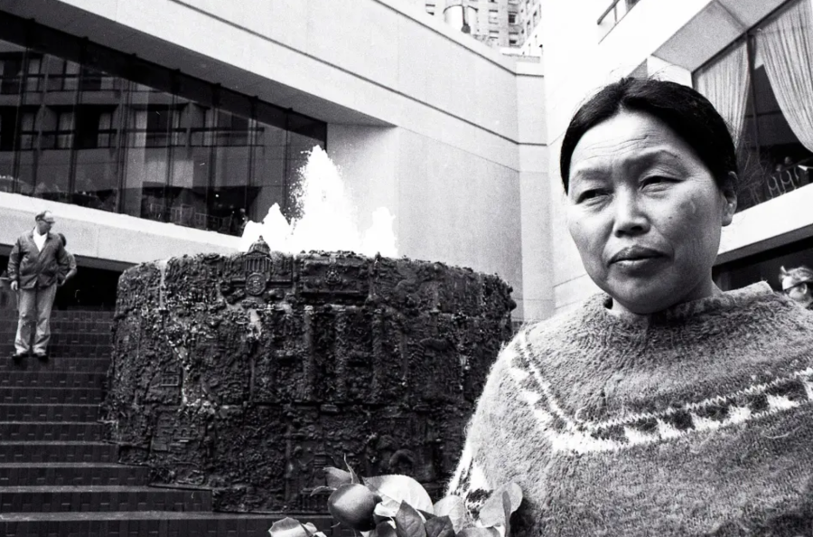 Ruth Asawa stands in front of her San Francisco Fountain near Union Square on Jan. 23, 1973.  Art Frisch/S.F. Chronicle